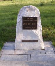 https://upload.wikimedia.org/wikipedia/commons/thumb/5/5a/Horn%C3%AD_Paseky_pam%C3%A1tn%C3%ADk_%282008%29.JPG/1024px-Horn%C3%AD_Paseky_pam%C3%A1tn%C3%ADk_%282008%29.JPG