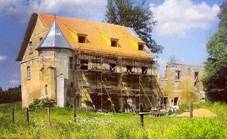 https://upload.wikimedia.org/wikipedia/commons/thumb/7/75/Schlossruine_Kopaniny.jpg/800px-Schlossruine_Kopaniny.jpg
