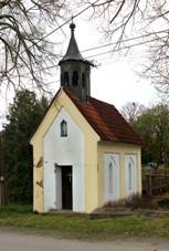 https://upload.wikimedia.org/wikipedia/commons/thumb/8/81/%C4%8Cakov%2C_chapel.jpg/800px-%C4%8Cakov%2C_chapel.jpg