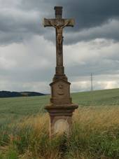 https://upload.wikimedia.org/wikipedia/commons/thumb/5/5f/Bo%C5%99itov%2C_k%C5%99%C3%AD%C5%BE.JPG/800px-Bo%C5%99itov%2C_k%C5%99%C3%AD%C5%BE.JPG