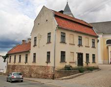 �ern� Hora, Kostel sv. Vav�ince - fara (6322).jpg