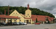https://upload.wikimedia.org/wikipedia/commons/thumb/c/ce/%C4%8Cern%C3%A1_Hora_Brewery_%286279%29.jpg/1280px-%C4%8Cern%C3%A1_Hora_Brewery_%286279%29.jpg
