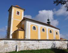 Rove�n�-katolick�-kostel2014b.jpg