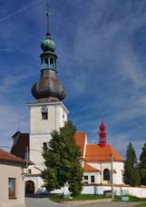 https://upload.wikimedia.org/wikipedia/commons/thumb/f/fc/Kostel_Nanebevzet%C3%AD_Panny_Marie%2C_Sebranice%2C_okres_Blansko_%2804%29.jpg/800px-Kostel_Nanebevzet%C3%AD_Panny_Marie%2C_Sebranice%2C_okres_Blansko_%2804%29.jpg