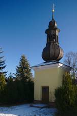 https://upload.wikimedia.org/wikipedia/commons/thumb/5/51/Kaple_Ducha_svat%C3%A9ho%2C_%C3%9Astup%2C_okres_Blansko.jpg/800px-Kaple_Ducha_svat%C3%A9ho%2C_%C3%9Astup%2C_okres_Blansko.jpg