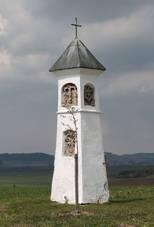 https://upload.wikimedia.org/wikipedia/commons/thumb/c/c5/%C3%9Astup%2C_bo%C5%BE%C3%AD_muka_nad_Ole%C5%A1nic%C3%AD_%282017-04-29%3B_01%29.jpg/1280px-%C3%9Astup%2C_bo%C5%BE%C3%AD_muka_nad_Ole%C5%A1nic%C3%AD_%282017-04-29%3B_01%29.jpg