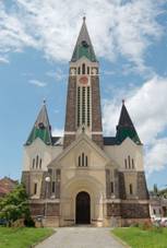 https://upload.wikimedia.org/wikipedia/commons/thumb/5/57/Brno-Husovice_-_Kostel_Nejsv%C4%9Bt%C4%9Bj%C5%A1%C3%ADho_srdce_P%C3%A1n%C4%9B.jpg/800px-Brno-Husovice_-_Kostel_Nejsv%C4%9Bt%C4%9Bj%C5%A1%C3%ADho_srdce_P%C3%A1n%C4%9B.jpg