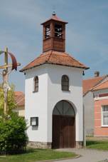Brno-Jehnice - zvonice na N�m�st� 3. kv�tna (02).jpg