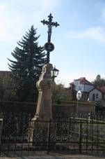 Wayside cross in Velk� D�ev��, Hronov, N�chod District.jpg
