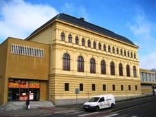 Spole�ensk�_d�m_(Brunt�l).JPG