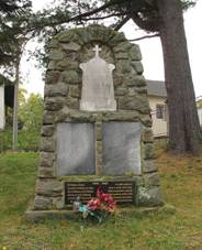 https://upload.wikimedia.org/wikipedia/commons/thumb/3/3e/Horn%C3%AD_%C5%BDivotice%2C_pomn%C3%ADk_padl%C3%BDm.jpg/800px-Horn%C3%AD_%C5%BDivotice%2C_pomn%C3%ADk_padl%C3%BDm.jpg