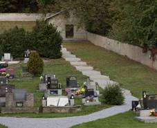 https://upload.wikimedia.org/wikipedia/commons/thumb/2/27/Cemetery_-_Lichnov%2C_Bruntal_District%2C_Czech_Republic_11.jpg/800px-Cemetery_-_Lichnov%2C_Bruntal_District%2C_Czech_Republic_11.jpg