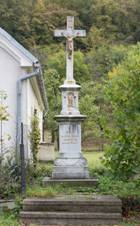 https://upload.wikimedia.org/wikipedia/commons/thumb/0/01/Cross_-_Lichnov%2C_Bruntal_District%2C_Czech_Republic_23.jpg/800px-Cross_-_Lichnov%2C_Bruntal_District%2C_Czech_Republic_23.jpg