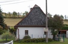 https://upload.wikimedia.org/wikipedia/commons/thumb/b/b0/House_-_Lichnov%2C_Bruntal_District%2C_Czech_Republic_26.jpg/1280px-House_-_Lichnov%2C_Bruntal_District%2C_Czech_Republic_26.jpg