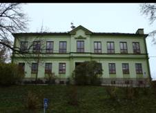 https://upload.wikimedia.org/wikipedia/commons/thumb/8/8e/Oborn%C3%A1%2C_%C5%A1kola.jpg/1280px-Oborn%C3%A1%2C_%C5%A1kola.jpg