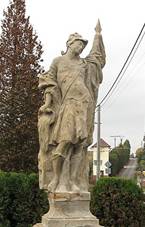 https://upload.wikimedia.org/wikipedia/commons/thumb/b/b7/Sosnov%C3%A1_%28okres_Opava%29%2C_socha_sv._Flori%C3%A1n.jpg/800px-Sosnov%C3%A1_%28okres_Opava%29%2C_socha_sv._Flori%C3%A1n.jpg