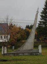 https://upload.wikimedia.org/wikipedia/commons/thumb/e/e9/Such%C3%A1_Rudn%C3%A1%2C_pam%C3%A1tn%C3%ADk_Sputniku_II.jpg/1280px-Such%C3%A1_Rudn%C3%A1%2C_pam%C3%A1tn%C3%ADk_Sputniku_II.jpg