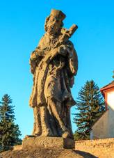 Sochy u kostela svat�ho Jana K�titele (Kluky) 03.jpg