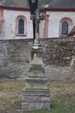 Kluky(KH)k��-p�ed-kostelem2013.jpg