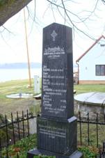 Vlhlavy, pam�tn�k.jpg