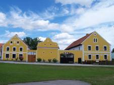 https://upload.wikimedia.org/wikipedia/commons/thumb/1/17/Z%C3%A1bo%C5%99%C3%AD-vesnick%C3%A9-usedlosti-1.jpg/1024px-Z%C3%A1bo%C5%99%C3%AD-vesnick%C3%A9-usedlosti-1.jpg