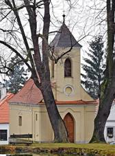Holy Trinity Chapel in Dob�ice 01.jpg