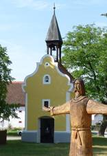 Kaple_s_k��em,_Hola�ovice.JPG