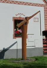 Studna_p�ed_�.1.,Hola�ovice.JPG