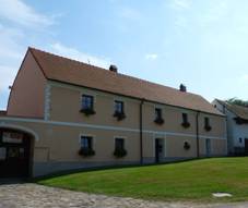 D�m_�.10,_Hola�ovice.JPG