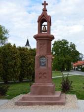 https://upload.wikimedia.org/wikipedia/commons/4/47/Zvoni%C4%8Dka_ve_K%C5%A1el%C3%ADch_%28Q66566316%29_03.jpg