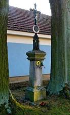 https://upload.wikimedia.org/wikipedia/commons/thumb/b/b6/K%C5%99%C3%AD%C5%BE_ve_Struha%C5%99ov%C4%9B_na_n%C3%A1vsi_%28Q94438747%29.jpg/1024px-K%C5%99%C3%AD%C5%BE_ve_Struha%C5%99ov%C4%9B_na_n%C3%A1vsi_%28Q94438747%29.jpg
