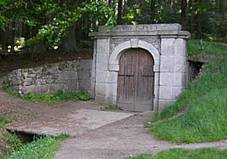 https://upload.wikimedia.org/wikipedia/commons/1/10/Durchbruch-schwemmkanal.jpg