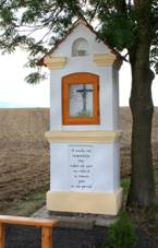 https://upload.wikimedia.org/wikipedia/commons/thumb/8/87/Tu%C5%99any%2C_Lipoltov%2C_chapel.jpg/800px-Tu%C5%99any%2C_Lipoltov%2C_chapel.jpg