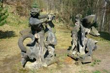 Schloss-Eisenberg-Skulpturengruppe-5.jpg