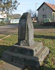 Podla�ice pomn�k padl�ch.JPG