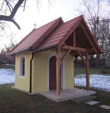 https://upload.wikimedia.org/wikipedia/commons/thumb/d/d0/Kapli%C4%8Dka_ve_Vodolence_u_Chrastavic_%28Q66051107%29.jpg/1024px-Kapli%C4%8Dka_ve_Vodolence_u_Chrastavic_%28Q66051107%29.jpg