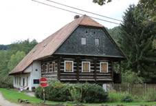 https://upload.wikimedia.org/wikipedia/commons/thumb/1/14/Medonosy%2C_road_to_Osinali%C4%8Dky.jpg/1280px-Medonosy%2C_road_to_Osinali%C4%8Dky.jpg