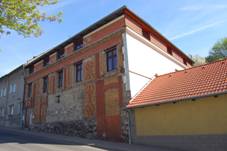 https://upload.wikimedia.org/wikipedia/commons/thumb/7/72/Synagogue_in_B%C3%ADlina%2C_2012-04%2C_01.JPG/1280px-Synagogue_in_B%C3%ADlina%2C_2012-04%2C_01.JPG