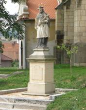 Socha u kostela, Lib�eves.jpg