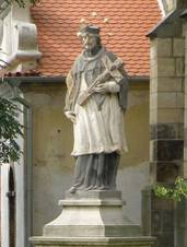 Socha u kostela, Lib�eves.jpg