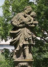 https://upload.wikimedia.org/wikipedia/commons/thumb/5/58/Fr%C3%BDdek-M%C3%ADstek%2C_Fr%C3%BDdek%2C_z%C3%A1mek_%282016-07-06%3B_05%29.jpg/1280px-Fr%C3%BDdek-M%C3%ADstek%2C_Fr%C3%BDdek%2C_z%C3%A1mek_%282016-07-06%3B_05%29.jpg