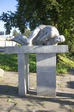 https://upload.wikimedia.org/wikipedia/commons/thumb/d/d5/2014_Ostrawa%2C_Pomnik_Milo%C5%A1a_S%C3%BDkory_01.jpg/800px-2014_Ostrawa%2C_Pomnik_Milo%C5%A1a_S%C3%BDkory_01.jpg