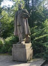 https://upload.wikimedia.org/wikipedia/commons/c/ca/Cingr_pomnik.jpg