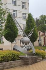 https://upload.wikimedia.org/wikipedia/commons/thumb/a/ab/N%C3%A1m%C4%9Bst%C3%AD_Jurije_Gagarina%2C_Ostrava_2.jpg/1280px-N%C3%A1m%C4%9Bst%C3%AD_Jurije_Gagarina%2C_Ostrava_2.jpg