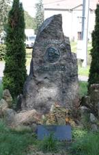 Doln� �asnice, pomn�k Hanse Kudlicha.jpg