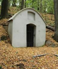 Fr&Atilde;&frac12;dlant, k&Aring;&Atilde;�&Aring;&frac34;ov&Atilde;&iexcl; cesta, Bo&Aring;&frac34;&Atilde;� hrob (1).jpg