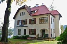 Fara, Vrchlick&Atilde;�ho 945, Fr&Atilde;&frac12;dlant.jpg