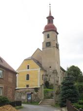 https://upload.wikimedia.org/wikipedia/commons/thumb/e/e3/Visnova_Kirche1.JPG/800px-Visnova_Kirche1.JPG