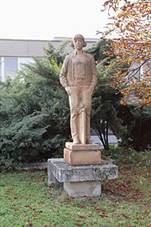 http://upload.wikimedia.org/wikipedia/commons/thumb/c/c4/Obchodn%C3%AD_akademie_Karvin%C3%A1_%284%29.JPG/180px-Obchodn%C3%AD_akademie_Karvin%C3%A1_%284%29.JPG