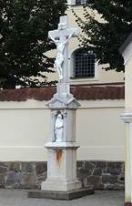 Kaple p�i bo�n�m vstupu do kostela